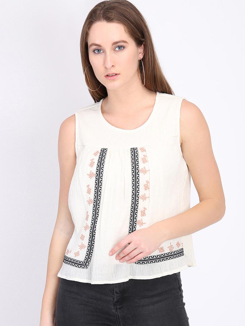 round neck embroidered detail top - 16701319 - Zoom Image - 1