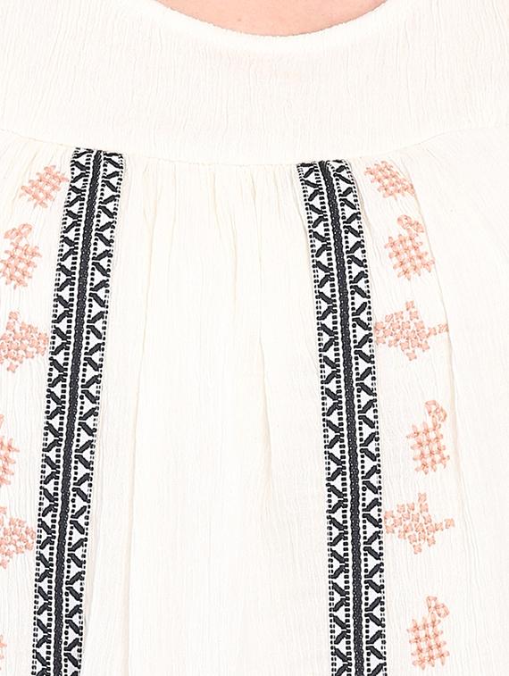 round neck embroidered detail top - 16701319 - Zoom Image - 5