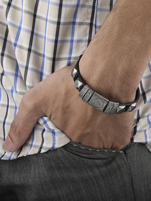 black metal alloy bracelet - 16702799 - Standard Image - 3