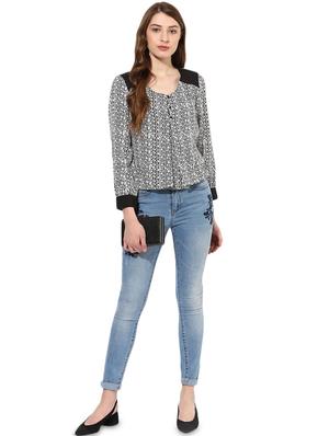 v-neck printed top - 16704974 - Standard Image - 4