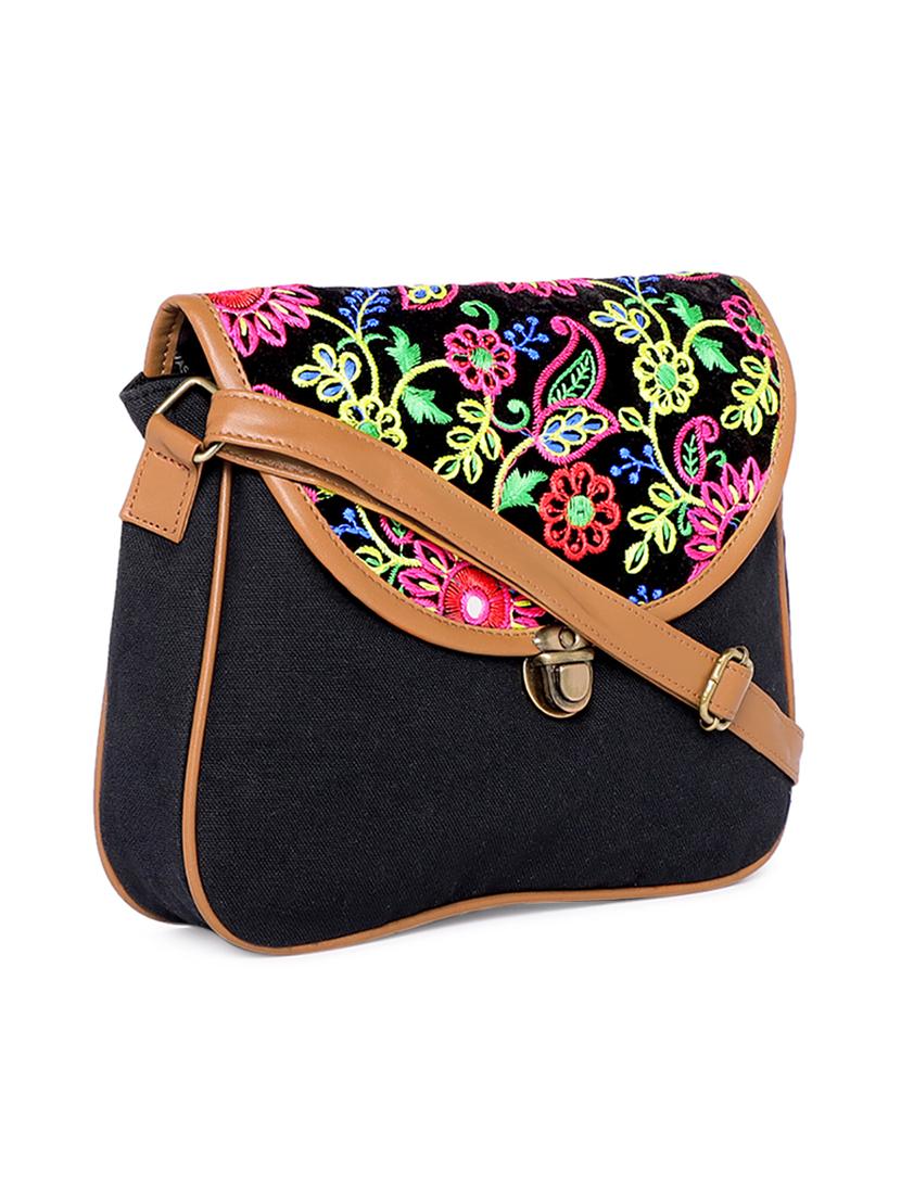 black canvas regular sling bag - 16707497 - Zoom Image - 4