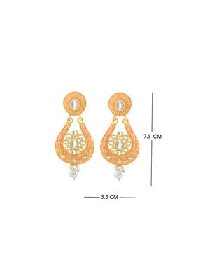 gold metal drop earring - 16711504 - Standard Image - 3