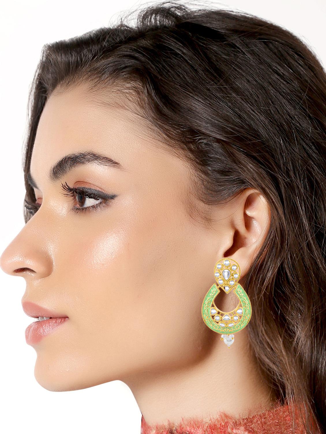 green metal drop earring - 16711509 - Zoom Image - 3
