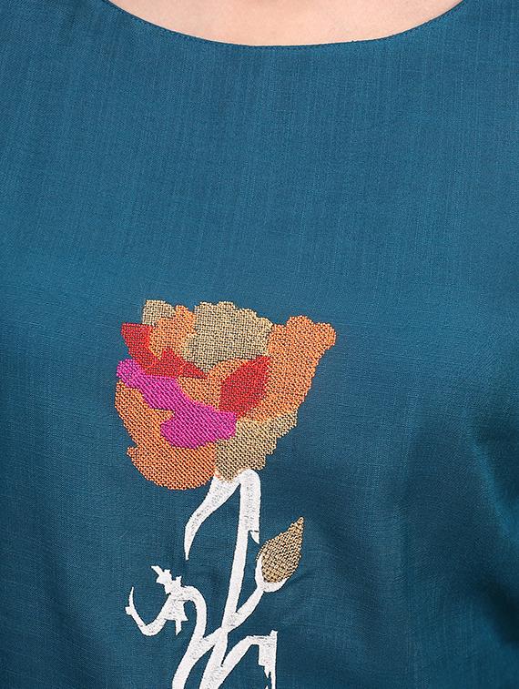 embroidered a-line kurta - 16712381 - Zoom Image - 4