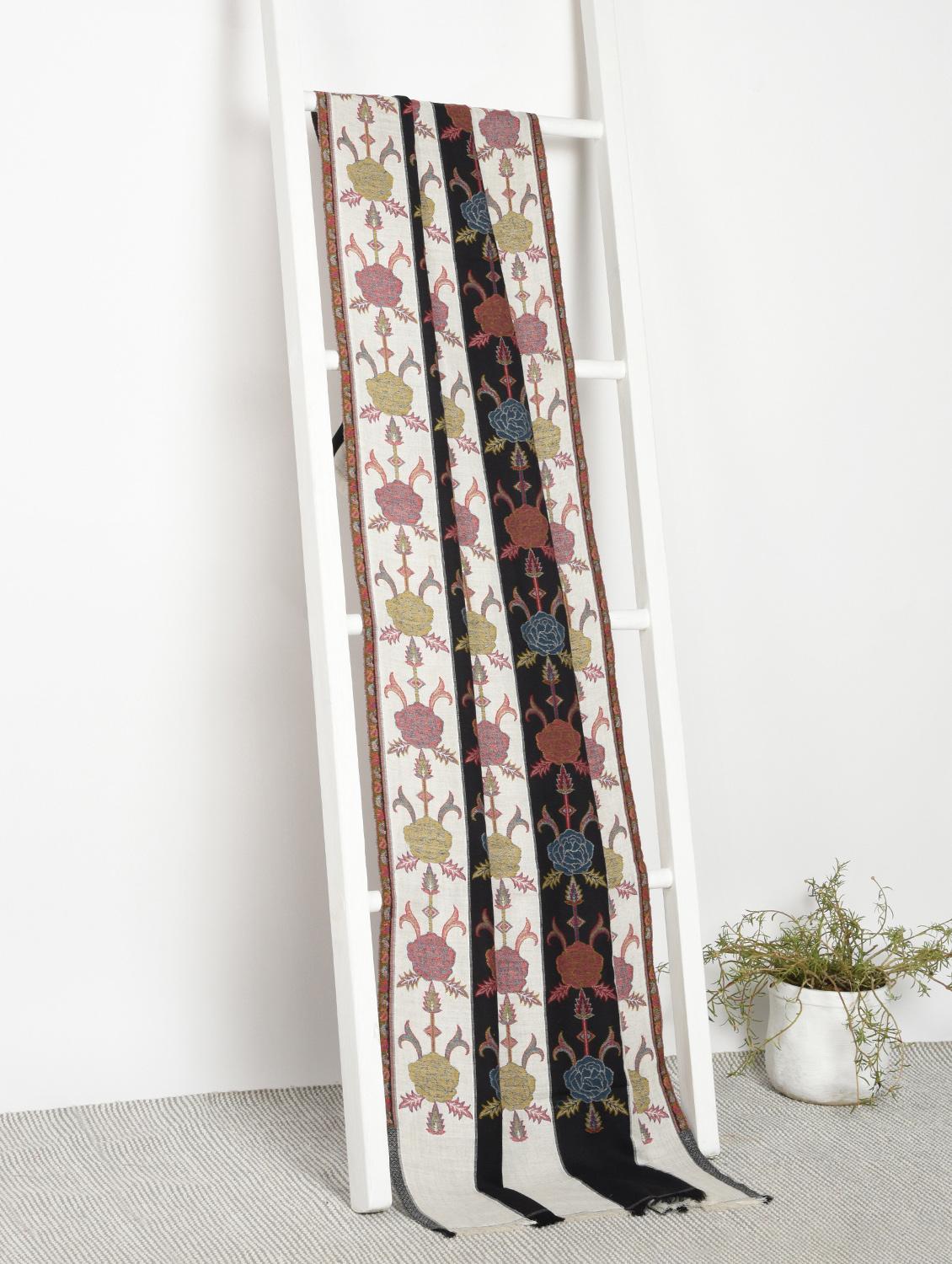black wool stole - 16715408 - Zoom Image - 1