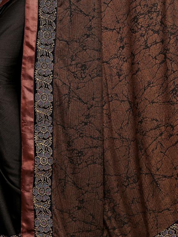 abstract print bordered saree with blouse - 16717230 - Zoom Image - 4
