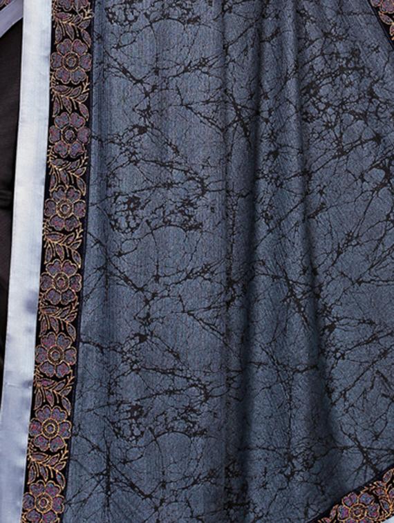 abstract print bordered saree with blouse - 16717232 - Zoom Image - 4