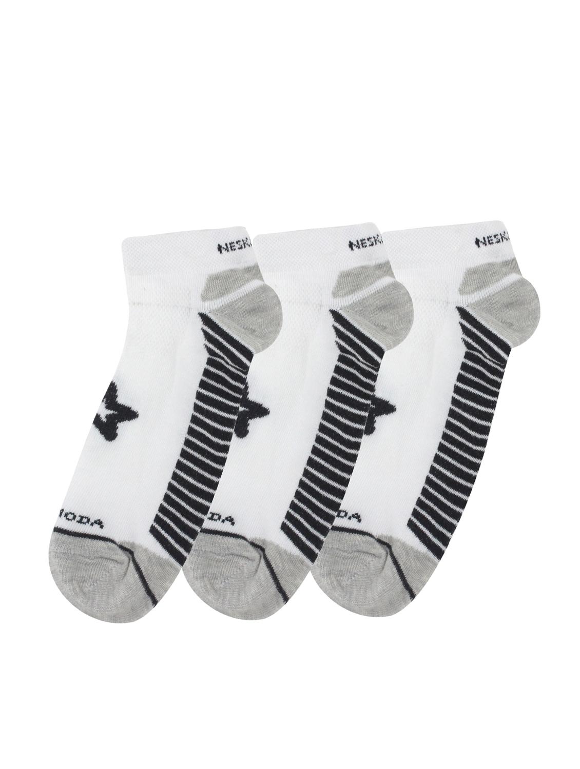 white cotton socks - 16717760 - Zoom Image - 1