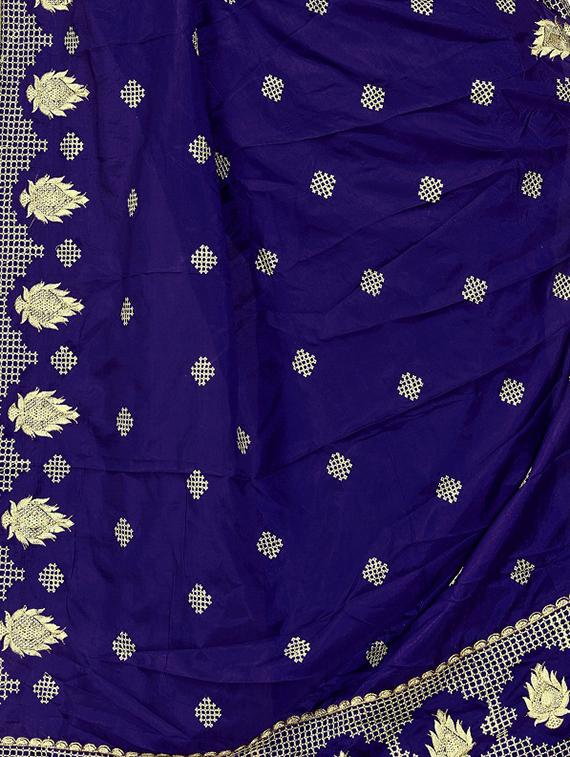 self design embroidered saree with blouse - 16718101 - Zoom Image - 3