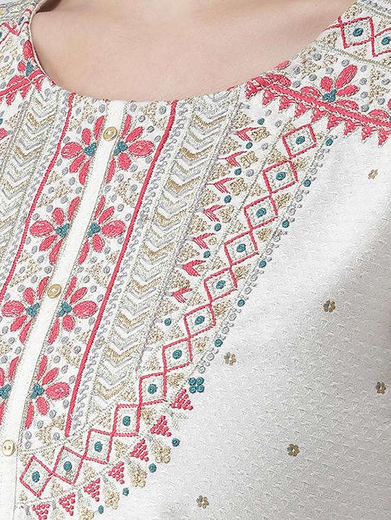 embroidered a-line kurta - 16719452 - Zoom Image - 4