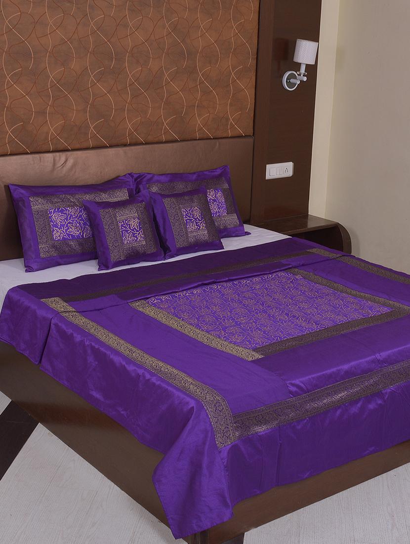 polysilk hand gold print bed cover with 2 pillow cover & 2 cushion cover - 16736871 - Zoom Image - 1