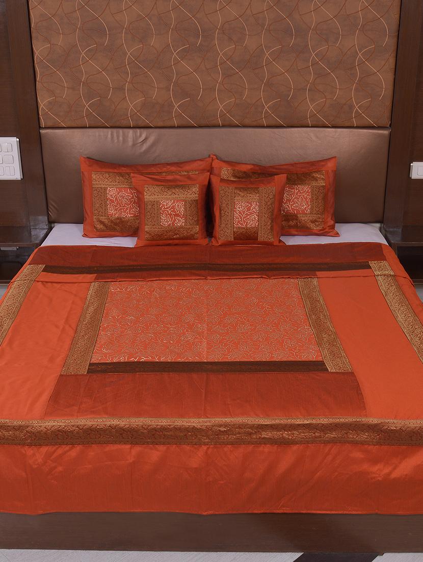 polysilk hand gold print bed cover with 2 pillow cover & 2 cushion cover - 16736872 - Zoom Image - 2