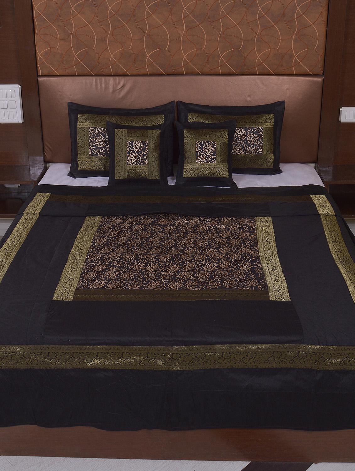polysilk hand gold print bed cover with 2 pillow cover & 2 cusion cover set - 16736873 - Zoom Image - 2