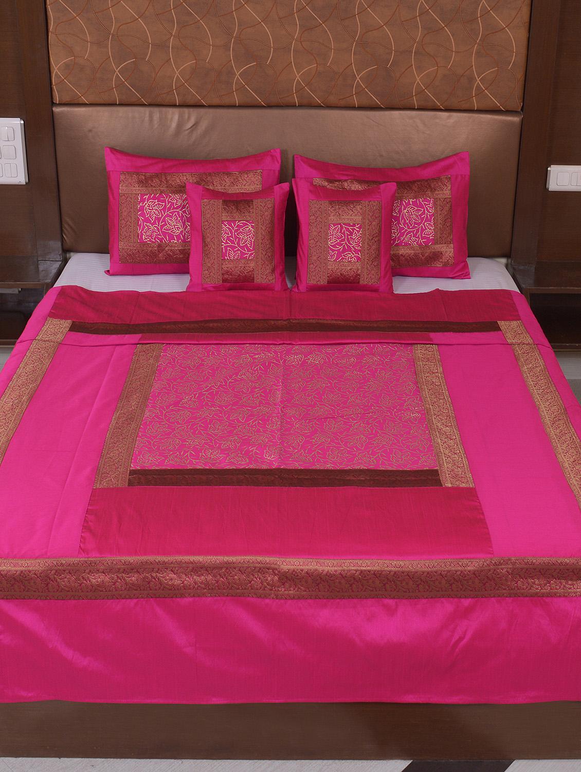 polysilk hand gold print bed cover with 2 pillow cover & 2 cusion cover set - 16736875 - Zoom Image - 2