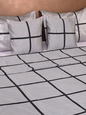 polysilk plain checks design bed cover bed cover with 2 pillow cover & 2 cushion cover - 16736878 - Standard Image - 3