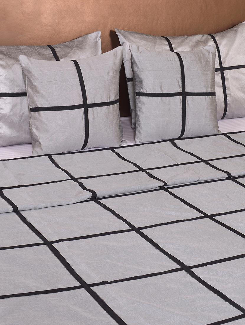 polysilk plain checks design bed cover bed cover with 2 pillow cover & 2 cushion cover - 16736878 - Zoom Image - 3