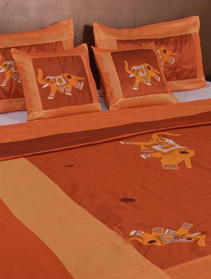 jabama multi polysilk embroidered bed cover with 2 pillow cover & 2 cushion cover set - 16736890 - Standard Image - 3