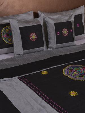 multi polysilk embroidered bed cover with 2 pillow cover & 2 cusion cover set - 16736899 - Standard Image - 3