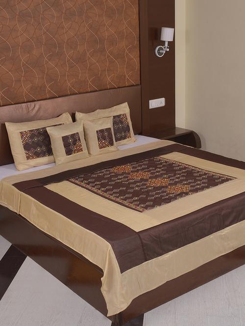 polysilk mirror work bed cover with 2 pillow cover & 2 cusion cover set - 16736906 - Standard Image - 1