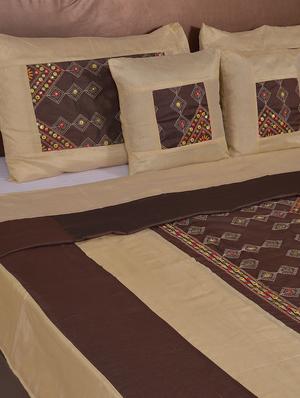 polysilk mirror work bed cover with 2 pillow cover & 2 cusion cover set - 16736906 - Standard Image - 3