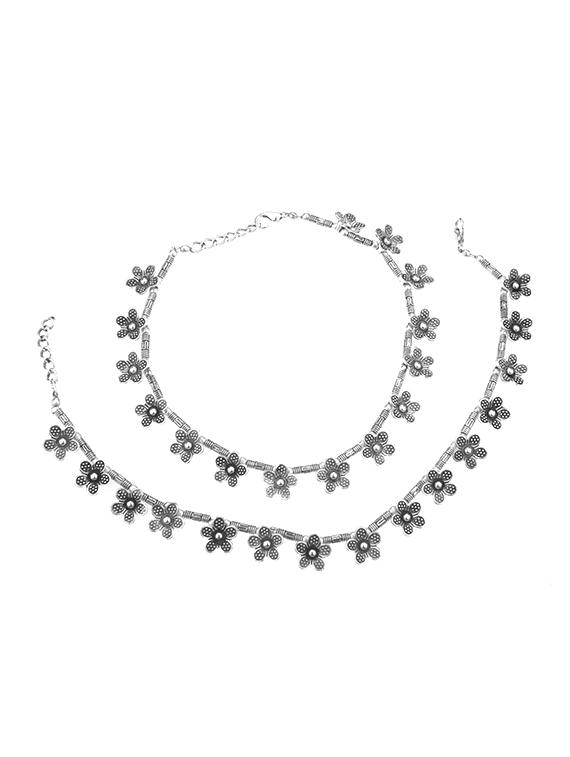 silver metal anklet and payal - 16737565 - Zoom Image - 2