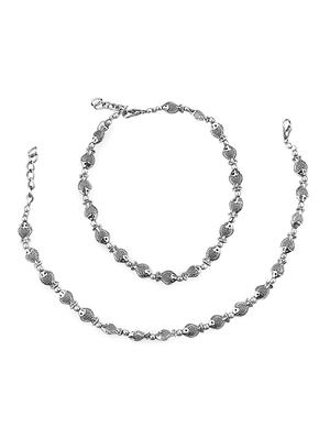 silver metal anklet and payal - 16737570 - Standard Image - 2