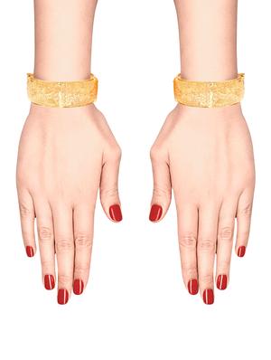 gold metal bangle - 16737584 - Standard Image - 3
