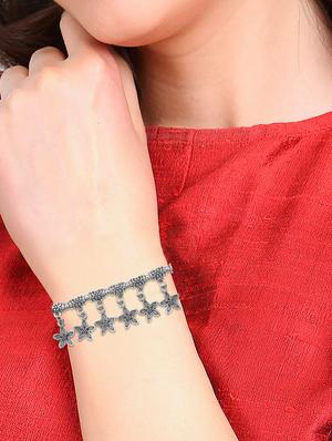 silver metal links bracelet - 16737607 - Standard Image - 3