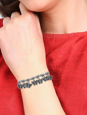 silver metal links bracelet - 16737608 - Standard Image - 3