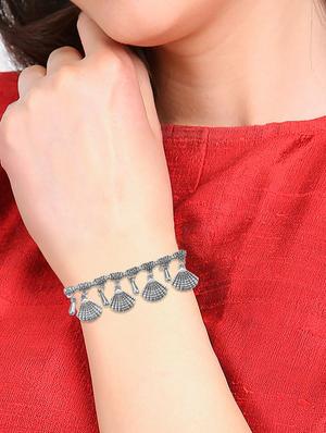 silver metal links bracelet - 16737609 - Standard Image - 3