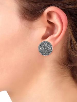 silver metal studs earring - 16737623 - Standard Image - 3
