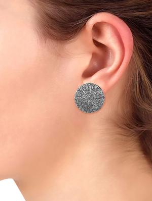 silver metal studs earring - 16737624 - Standard Image - 3