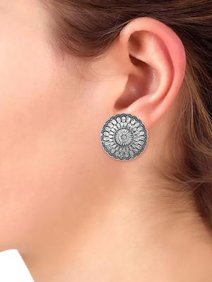 silver metal studs earring - 16737627 - Standard Image - 3