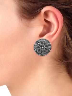 black metal studs earring - 16737630 - Standard Image - 3