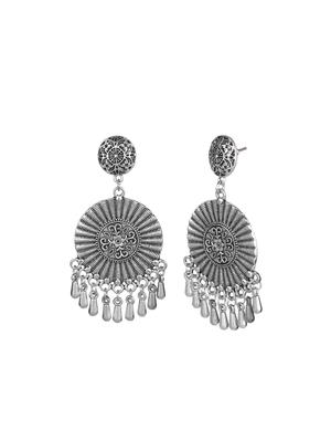 silver metal studs earring - 16737645 - Standard Image - 2