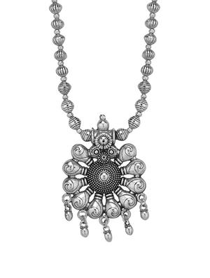 silver metal chain necklace - 16737663 - Standard Image - 3