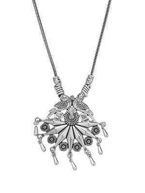 silver metal chain necklace - 16737668 - Standard Image - 3
