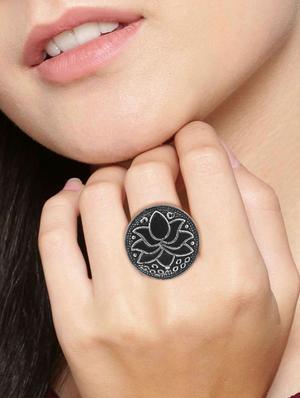 silver metal finger ring - 16737703 - Standard Image - 3