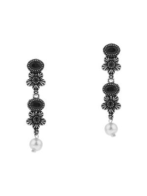 black metal necklaces and earring - 16738062 - Standard Image - 2