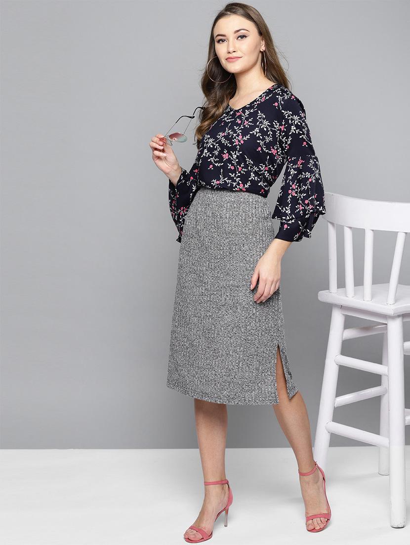 v neck bell sleeved floral top - 16740473 - Zoom Image - 4