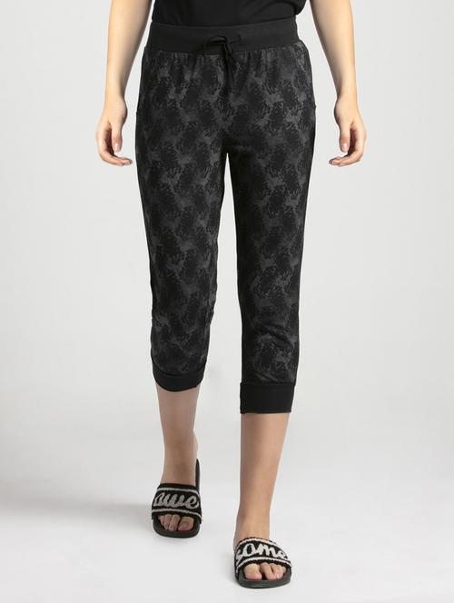 drawstring pocket detail capri - 16742236 - Standard Image - 1