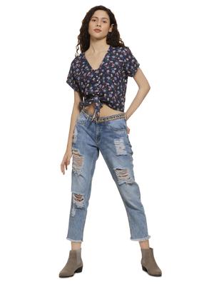 tie knot hem floral crop top - 16744338 - Standard Image - 4