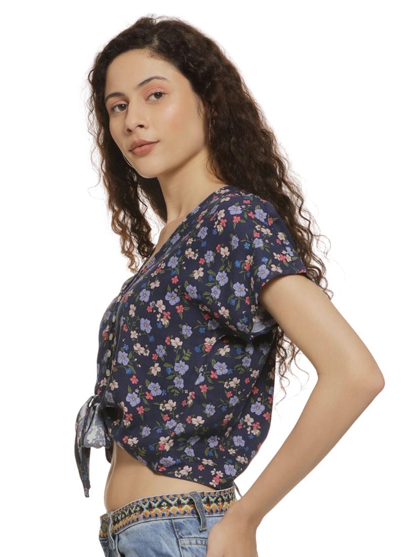 tie knot hem floral crop top - 16744338 - Zoom Image - 2