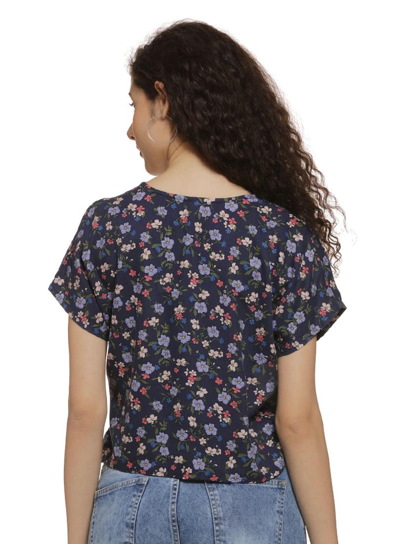 tie knot hem floral crop top - 16744338 - Zoom Image - 3