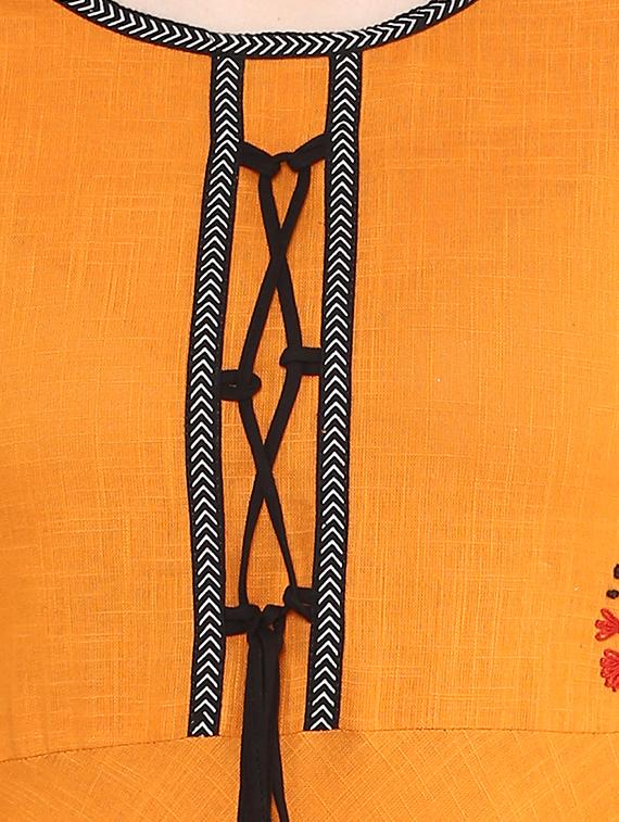 embroidered flared kurta - 16745283 - Zoom Image - 4