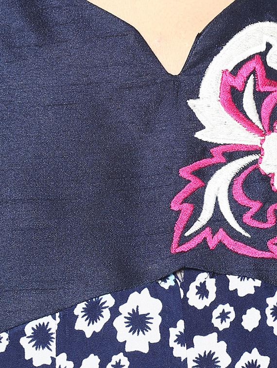 block print anarkali kurta - 16746497 - Zoom Image - 4