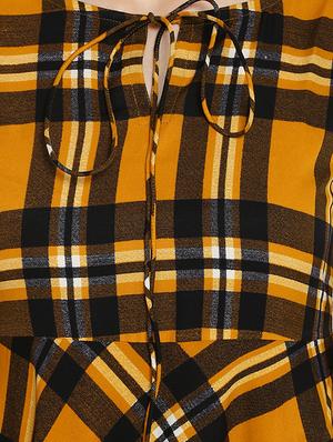 tie knot bell sleeved checkered dress - 16746552 - Standard Image - 4