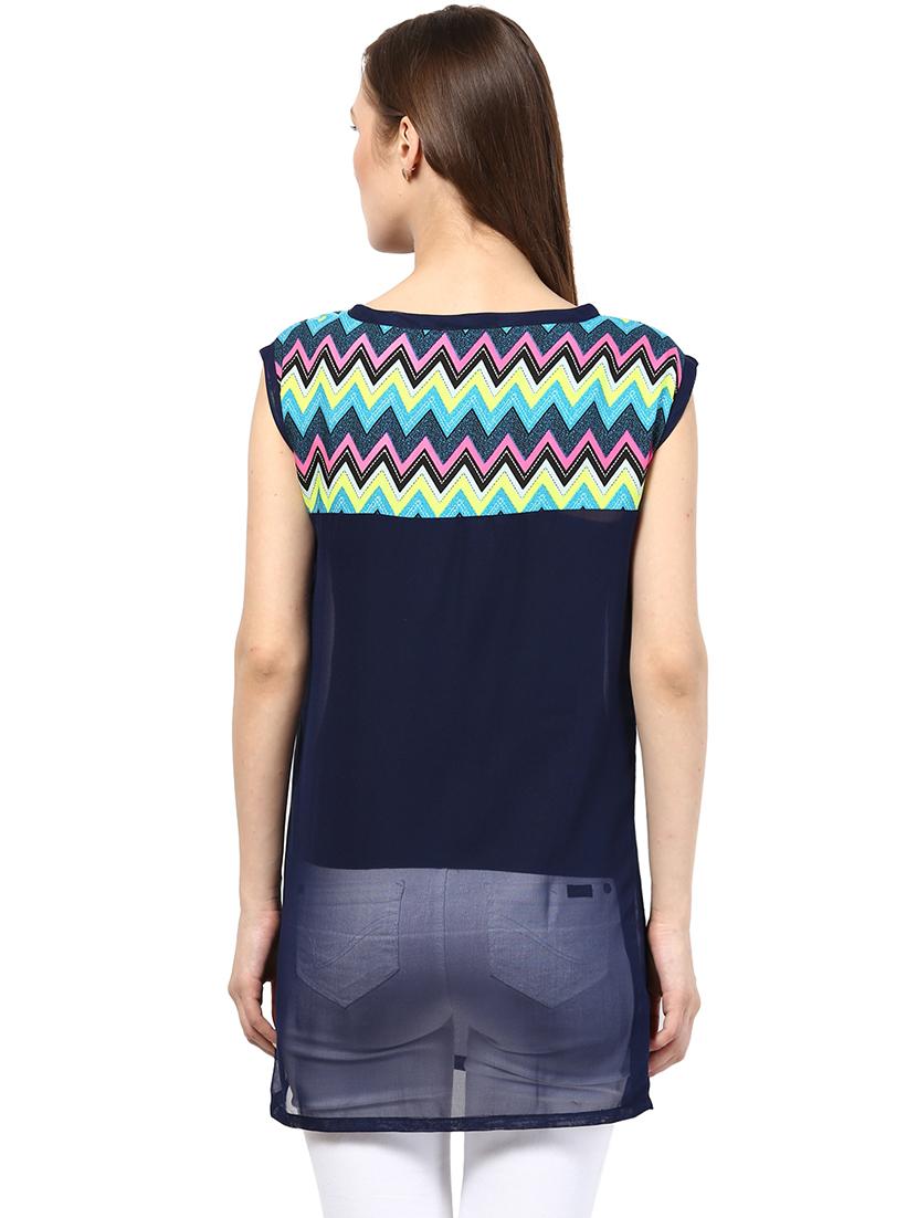 round neck chevron top - 16746567 - Zoom Image - 3