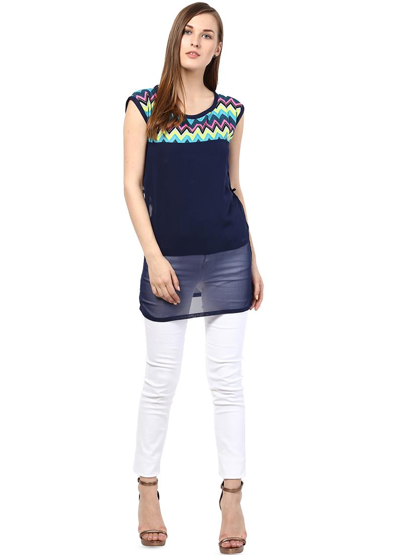 round neck chevron top - 16746567 - Zoom Image - 4