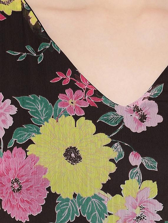 v-neck floral a-line dress - 16750846 - Zoom Image - 4
